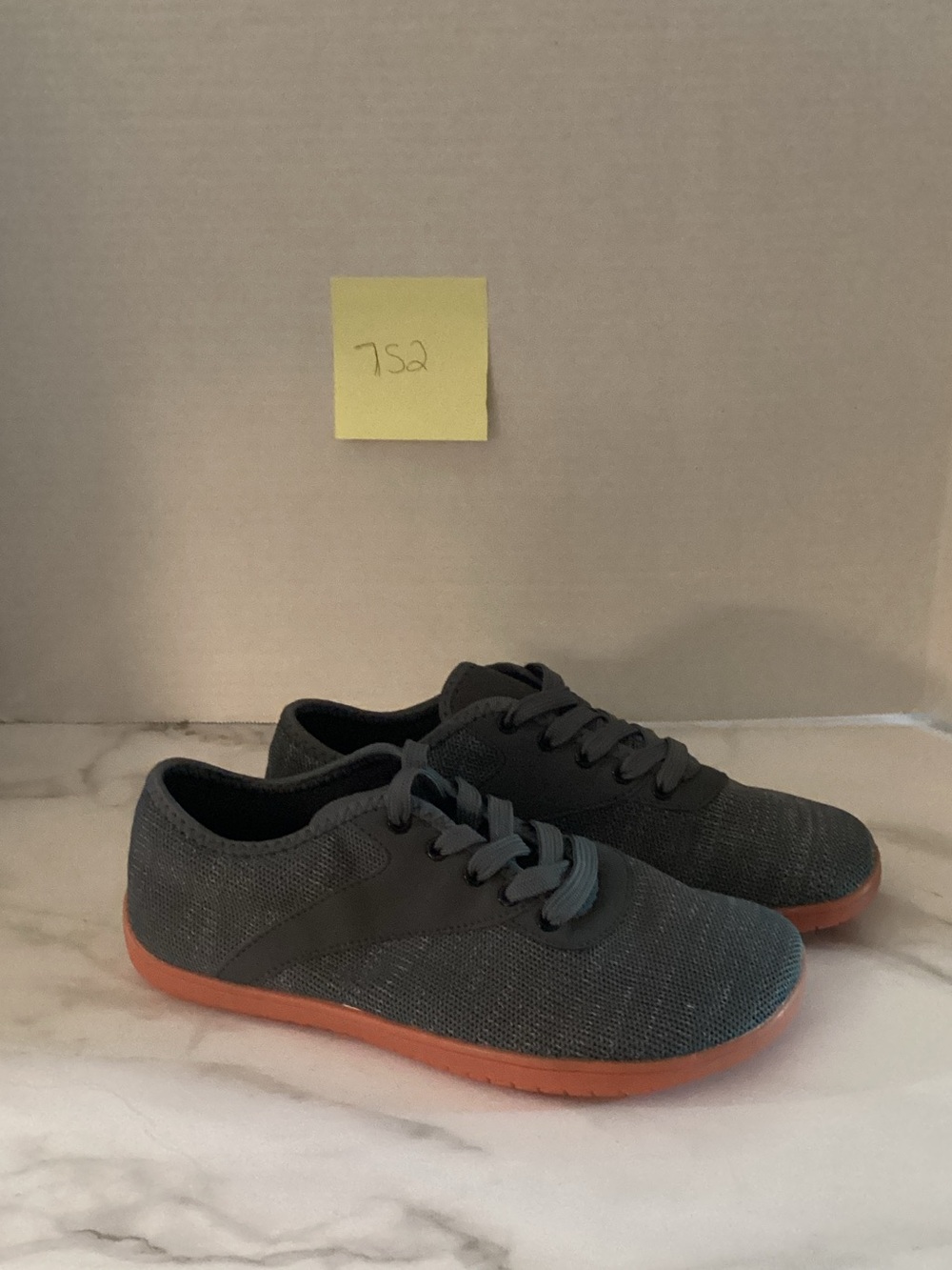 Men’s wide toe box shoe 5.5 or women’s 8